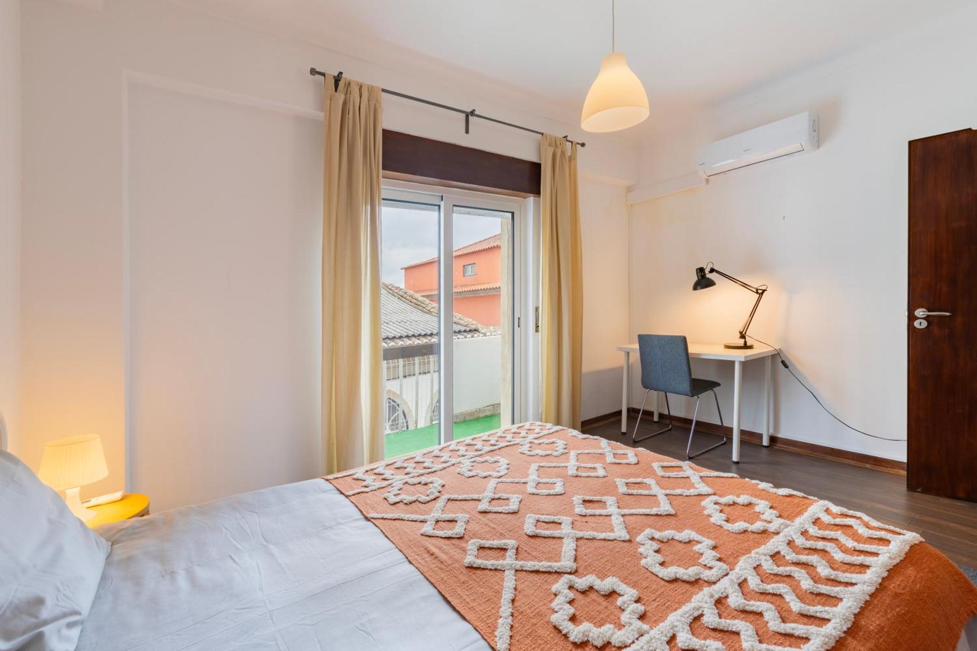 Cosy Remodeled Apartment In The City Center Fundão Exterior foto